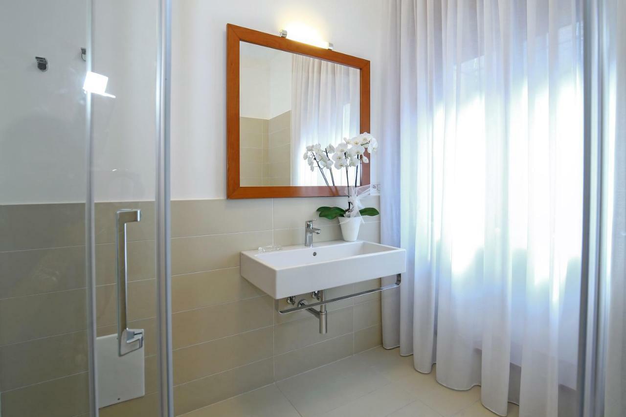 Starhost - Golden Suite Salernes Extérieur photo